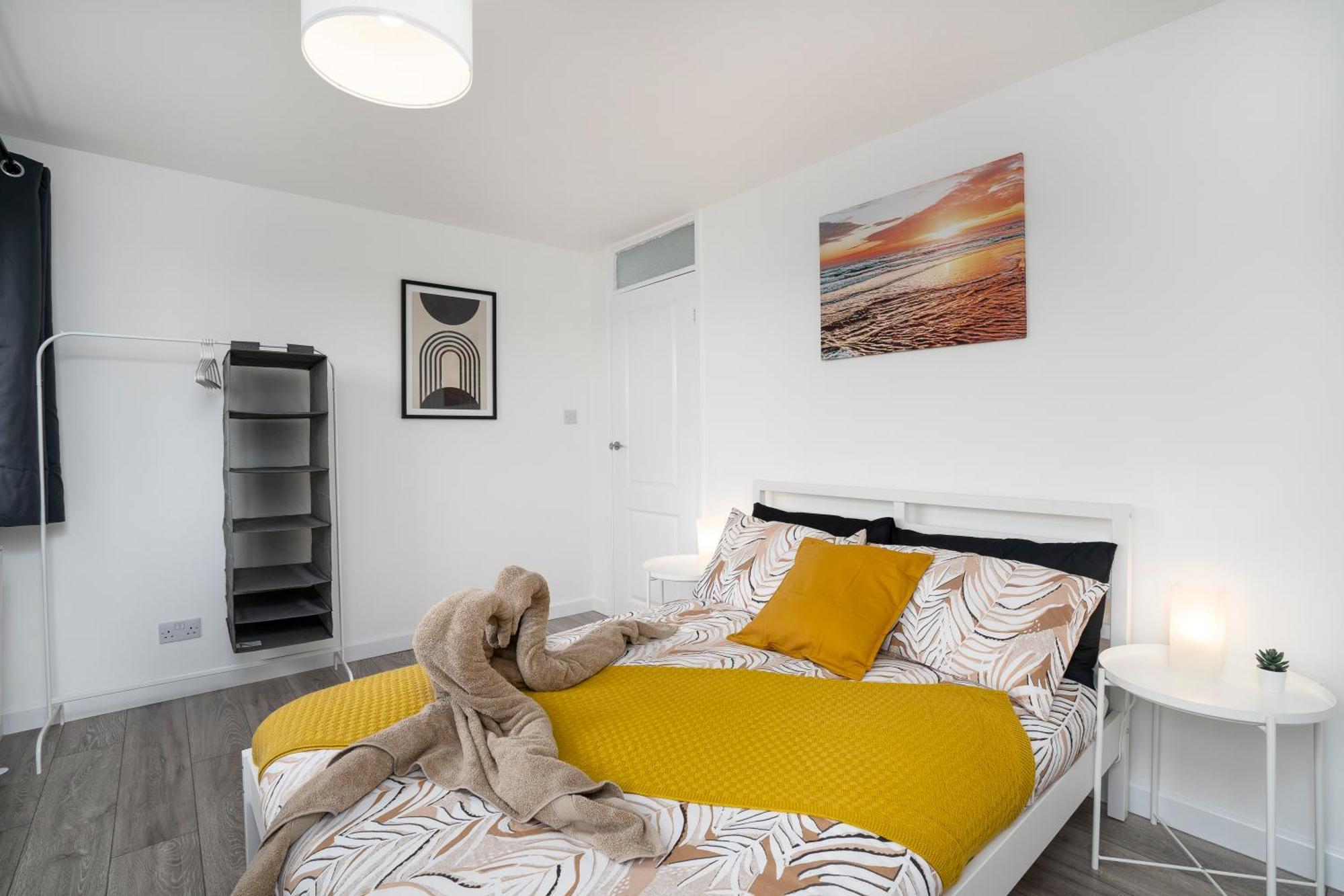 Modern 4 Bed House-Free Parking Daire Burton  Dış mekan fotoğraf